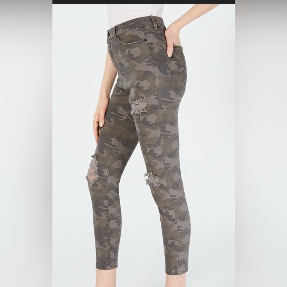 NWT Vanilla Star Juniors Size 3 Camouflage Distress Denim Mid Rise Skinny Jeans